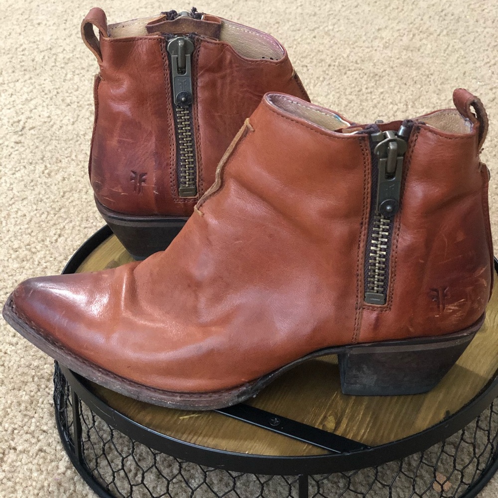 Frye Judith Double Zip cognac ankle boot